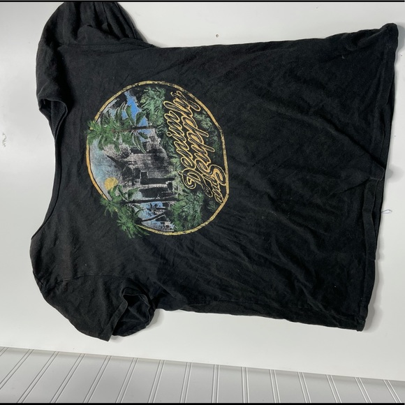 Black tee, great condition, size medium - Picture 2 of 3